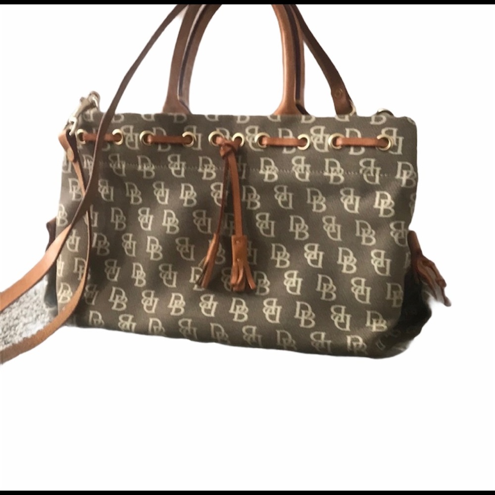 Beautiful like new Dooney & Bourke purse.